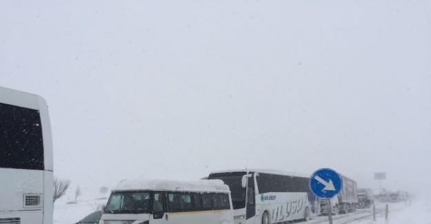 Bursa -İzmir Karayolu 13 saat sonra trafiğe açıldı