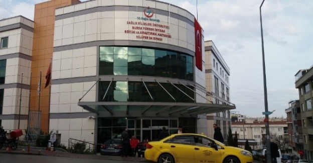 Kadın doğum kliniğinde silahlı dehşet anı güvenlik kamerasında