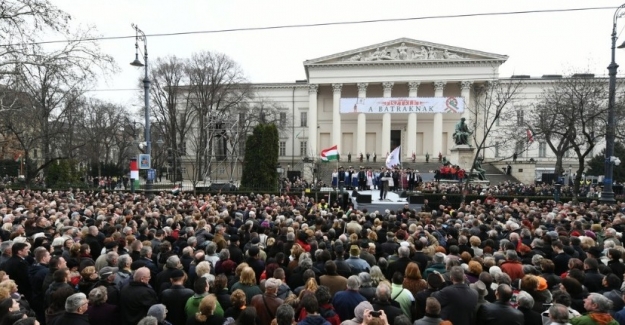 Macaristan Başbakanı Viktor Orban: Onbinlerce vatandaşına konuştu.