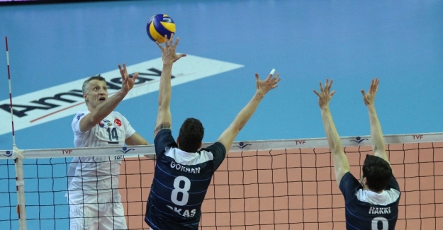 Voleybol Efeler Liginde Arkasspor, Halkbank’ı 3-1 yendi