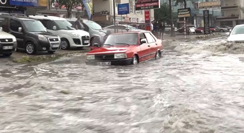 Ankara'yı yine sağanak yağmur vurdu!