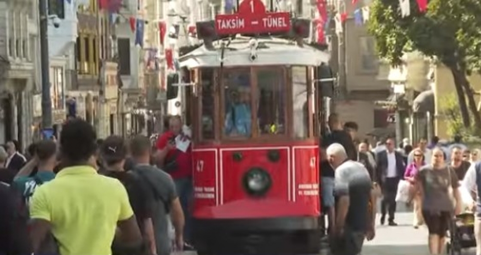 Nereden nereye? İşte Beyoğlu'nun geçirdiği kimlik değişimi