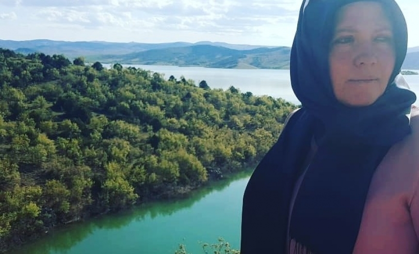 Şair ŞERİFE KÖKSAL BADISABA yazdı: "Suya Kamer Düşünce.."