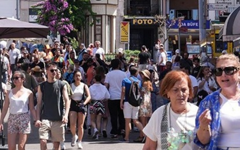 Bayram tatili biterken Büyükada'da yoğunluk arttı