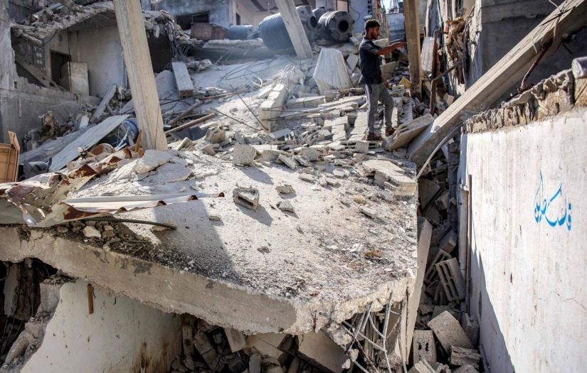 İsrail'in Gazze'ye düzenlediği saldırıda İsmail Heniyye'nin ailesinden 10 kişi hayatını kaybetti