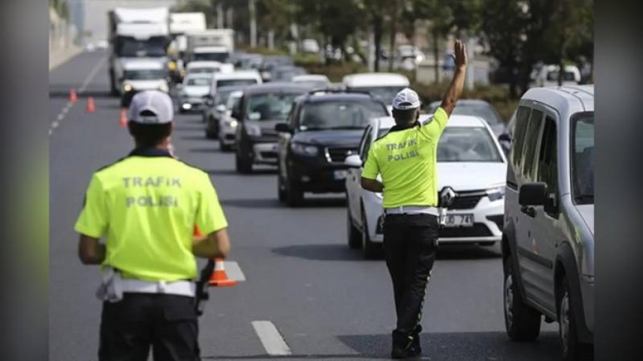 Bakan Yerlikaya paylaştı: 1 haftalık trafik denetimlerinde 400 binden fazla araç ve sürücüye işlem yapıldı