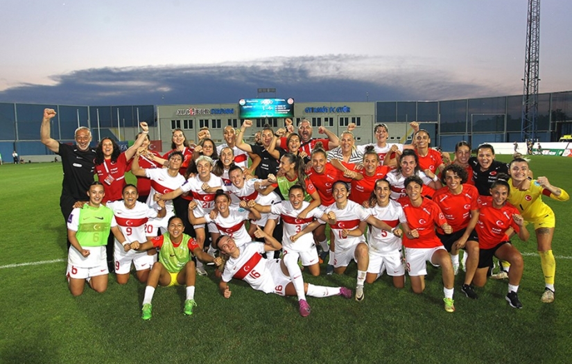 Kadın A Milli Takımı Avrupa Şampiyonası için play-off'a kaldı