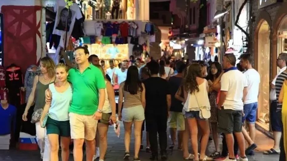 Turizmde pahalılık etkisi: Sokaklar dolu ama mekanlar boş