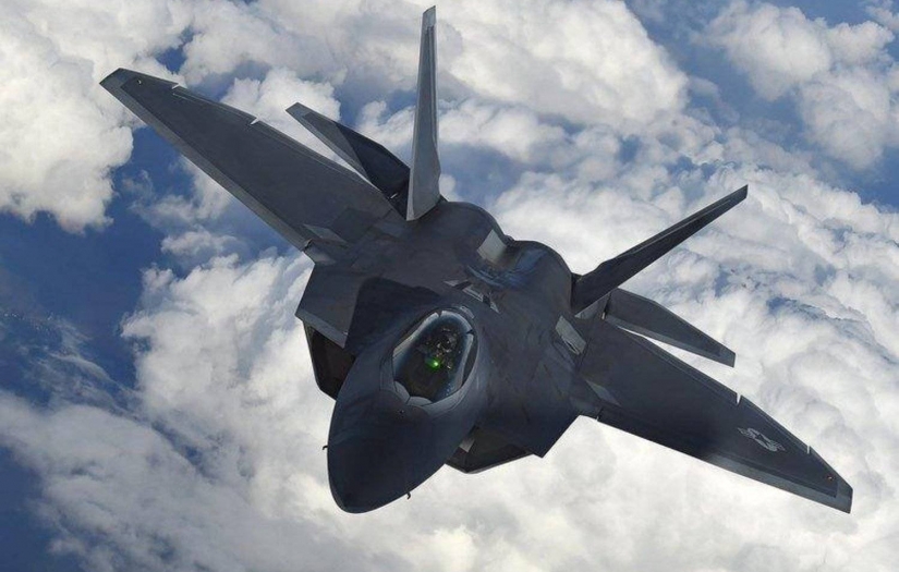 Amerikan F-22 uçakları Ortadoğu'da