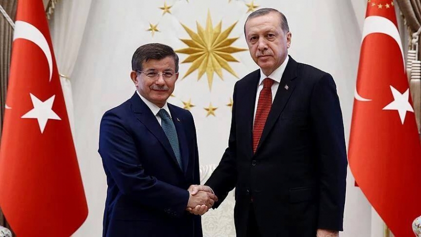 Ankara kulislerini sarsan çıkış! Davutoğlu AKP'ye geri mi dönüyor?