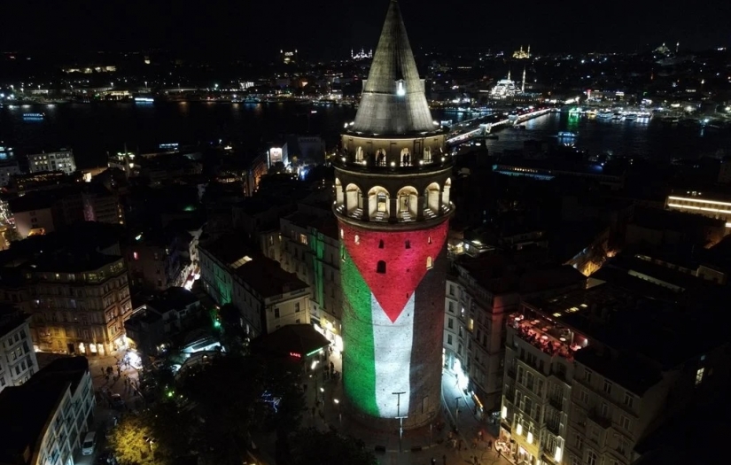 Galata Kulesi’ne Filistin bayrağı yansıtıldı