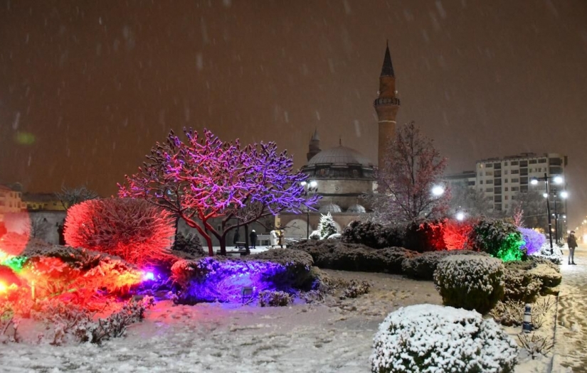 Sivas'ta Kar Yağışı: 226 Köy Yolu Kapandı