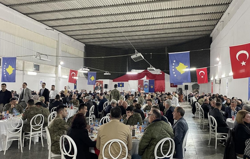 Türk askeri, Kosova’daki Sultan Murat Kışlası’nda iftar verdi