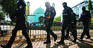 Almanya Hamburg İslam Merkezi'nin faaliyetlerini yasakladı