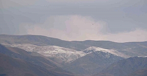 Mevsimin ilk karı Erzurum'da Palandöken Dağı'na yağdı